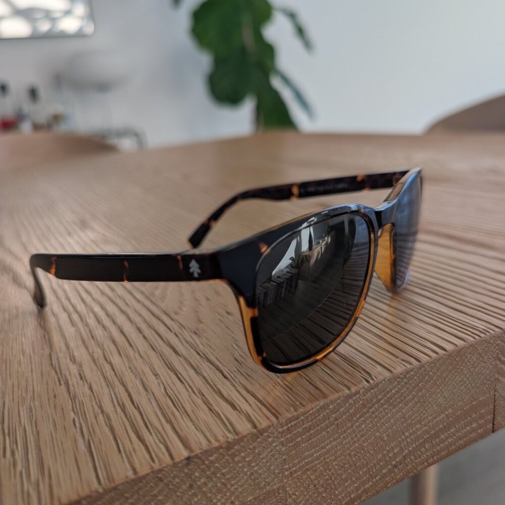 Huckberry limited edition "Weekenders" sunglasses - tortoise with cleaning case